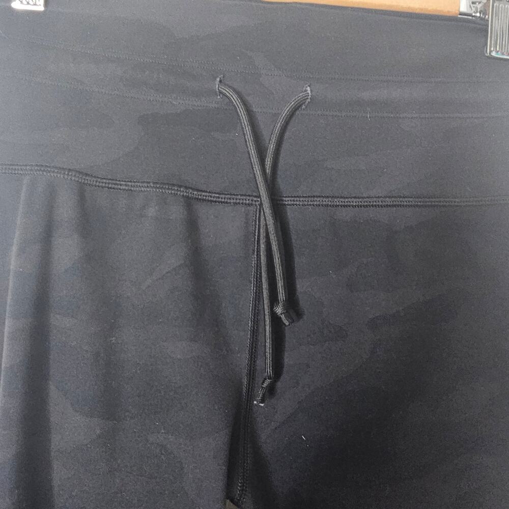 Vuori Women's Daily Leggings Black Camo Color Size Small - Picture 9 of 11